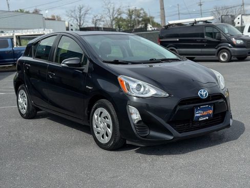 Used 2016 Toyota Prius C Two image 3