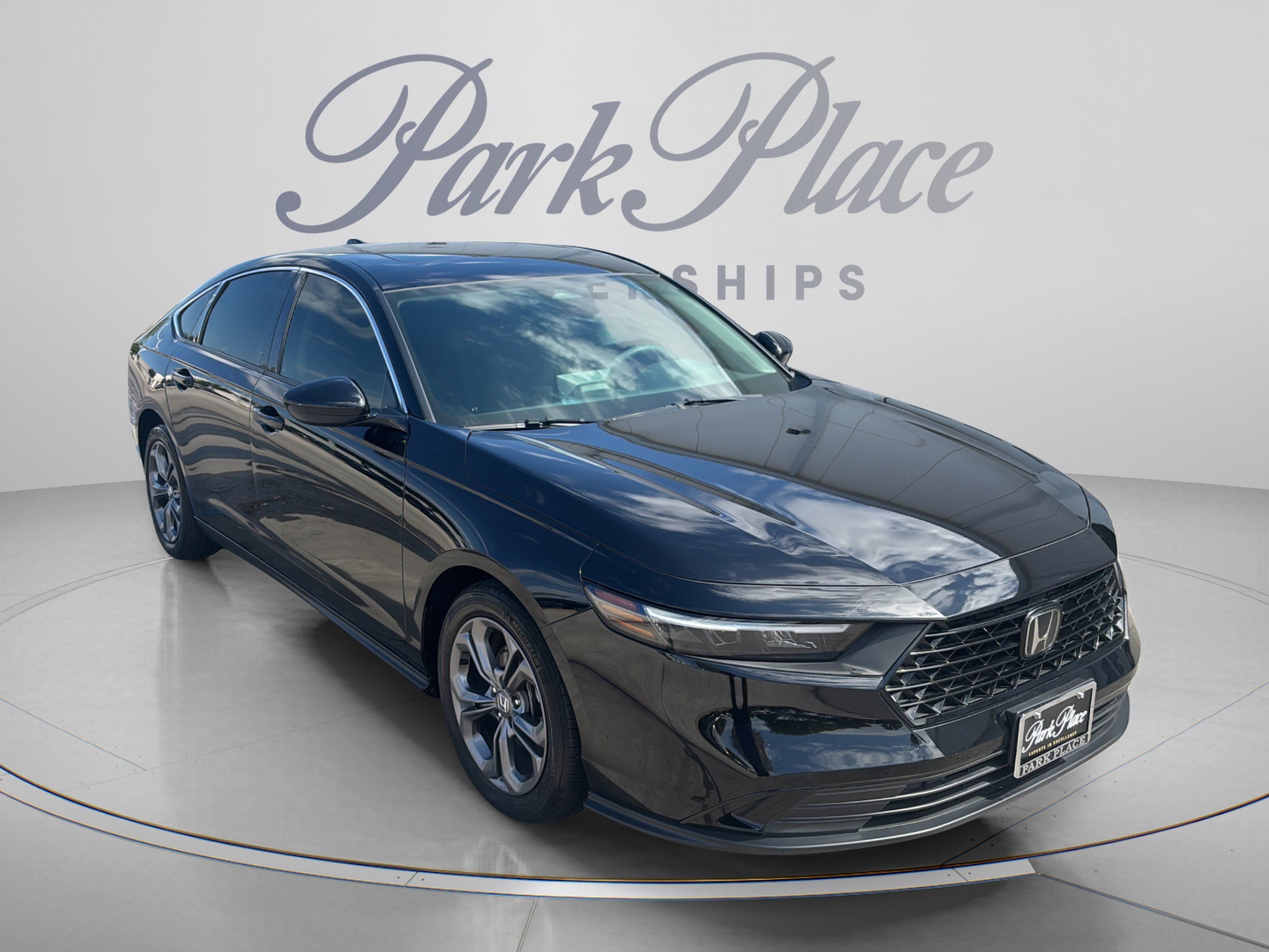 Used 2023 Honda Accord EX image 8