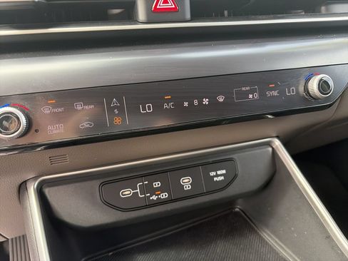 Used 2025 Kia Carnival FWD image 24