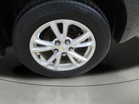 Used 2017 Chevrolet Equinox LT w/ Convenience Package image 9