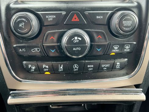 Used 2017 Jeep Grand Cherokee Overland w/ Jeep Active Safety Group image 27