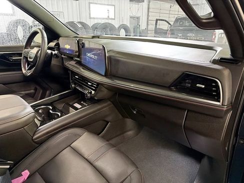 Used 2025 Chevrolet Suburban RST w/ Sun And Tow Package image 12