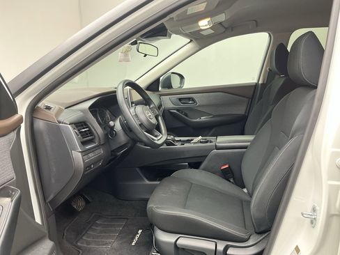 Used 2023 Nissan Rogue S image 3