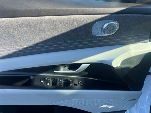 Used 2025 Hyundai Elantra Limited image 20