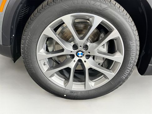 New 2026 BMW X5 xDrive40i w/ Climate Comfort Package image 32