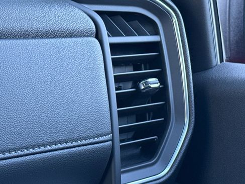 Used 2025 Chevrolet Silverado 1500 LT image 29