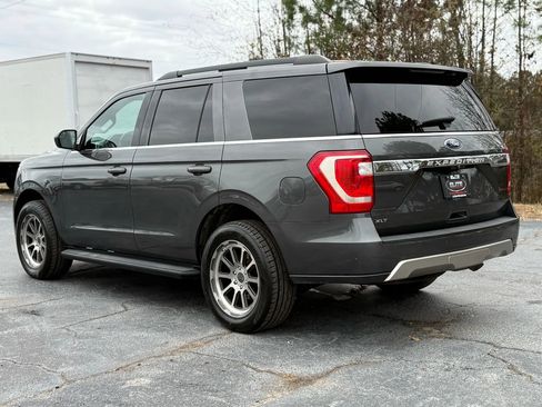 Used 2018 Ford Expedition XLT image 5