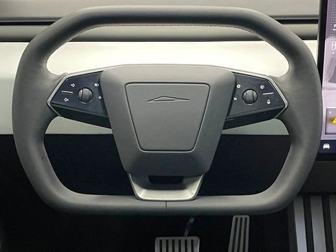 Used 2024 Tesla Cybertruck AWD Crew Cab image 21