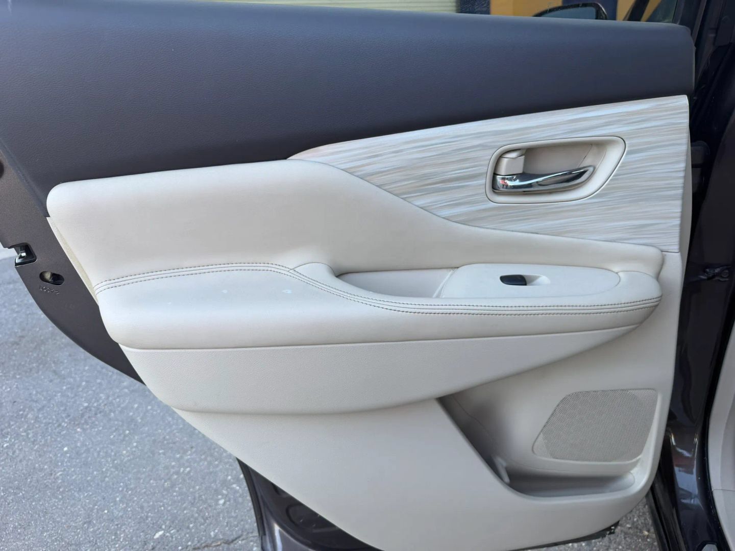 Used 2015 Nissan Murano S FWD image 12