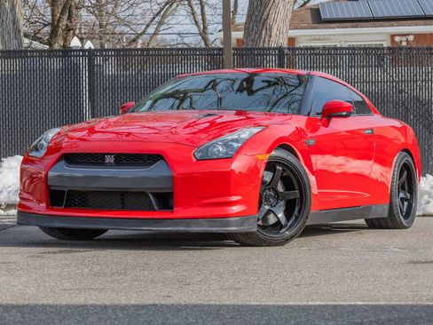 Used 2010 Nissan GT-R Premium image 1