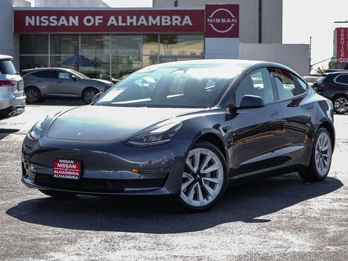 Used 2021 Tesla Model 3 Standard Range Plus RWD image 2