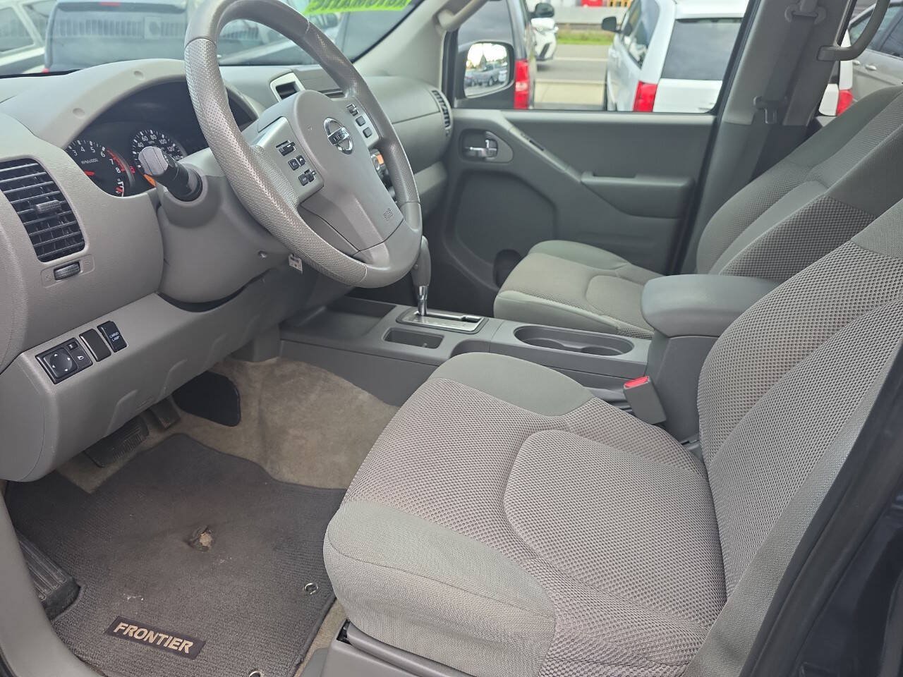 Used 2015 Nissan Frontier SV w/ SV Value Truck Package RWD image 24