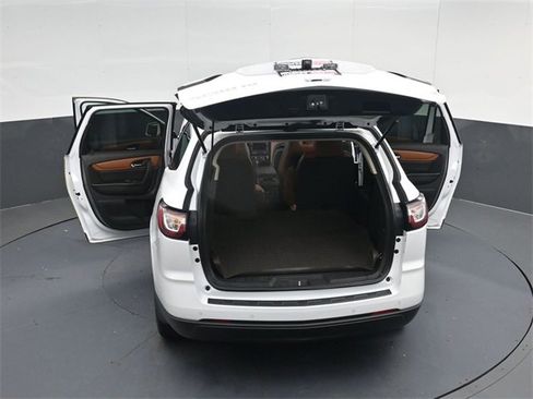 Used 2017 Chevrolet Traverse LT image 59