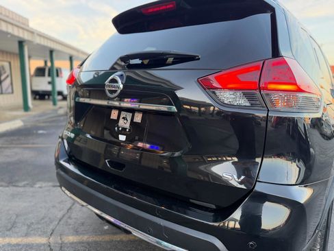 Used 2020 Nissan Rogue SV image 11