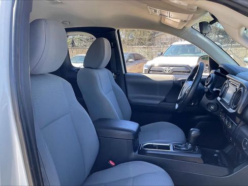 Used 2019 Toyota Tacoma SR image 8