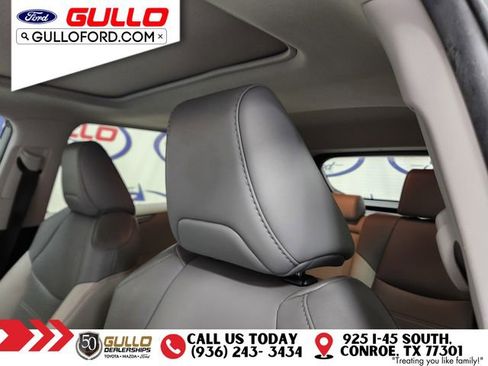 Used 2021 Toyota RAV4 XLE Premium image 18