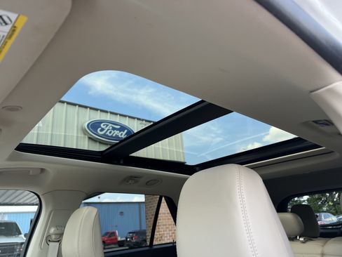 Used 2023 Ford Explorer XLT w/ Equipment Group 202A AWD/4WD image 14