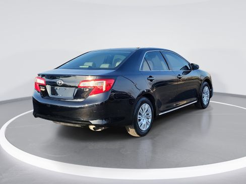 Used 2013 Toyota Camry LE image 3