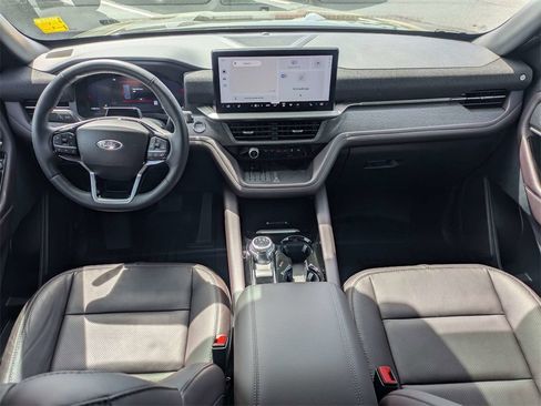 Used 2025 Ford Explorer Platinum w/ Ultimate Package image 2