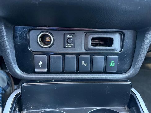 Used 2020 Mitsubishi Outlander SEL image 37