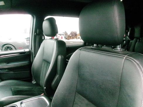 Used 2018 Dodge Grand Caravan SXT w/ Driver Convenience Group image 13