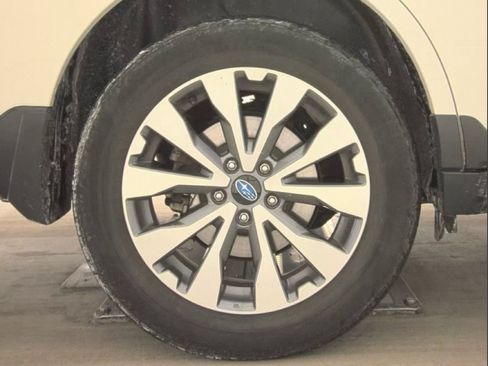 Used 2017 Subaru Outback 3.6R Touring image 11