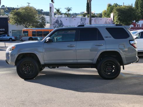 Used 2017 Toyota 4Runner SR5 image 2