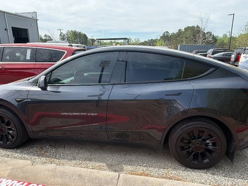 Used 2024 Tesla Model Y Long Range image 11