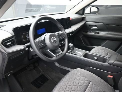 Used 2025 Nissan Kicks SV FWD image 16