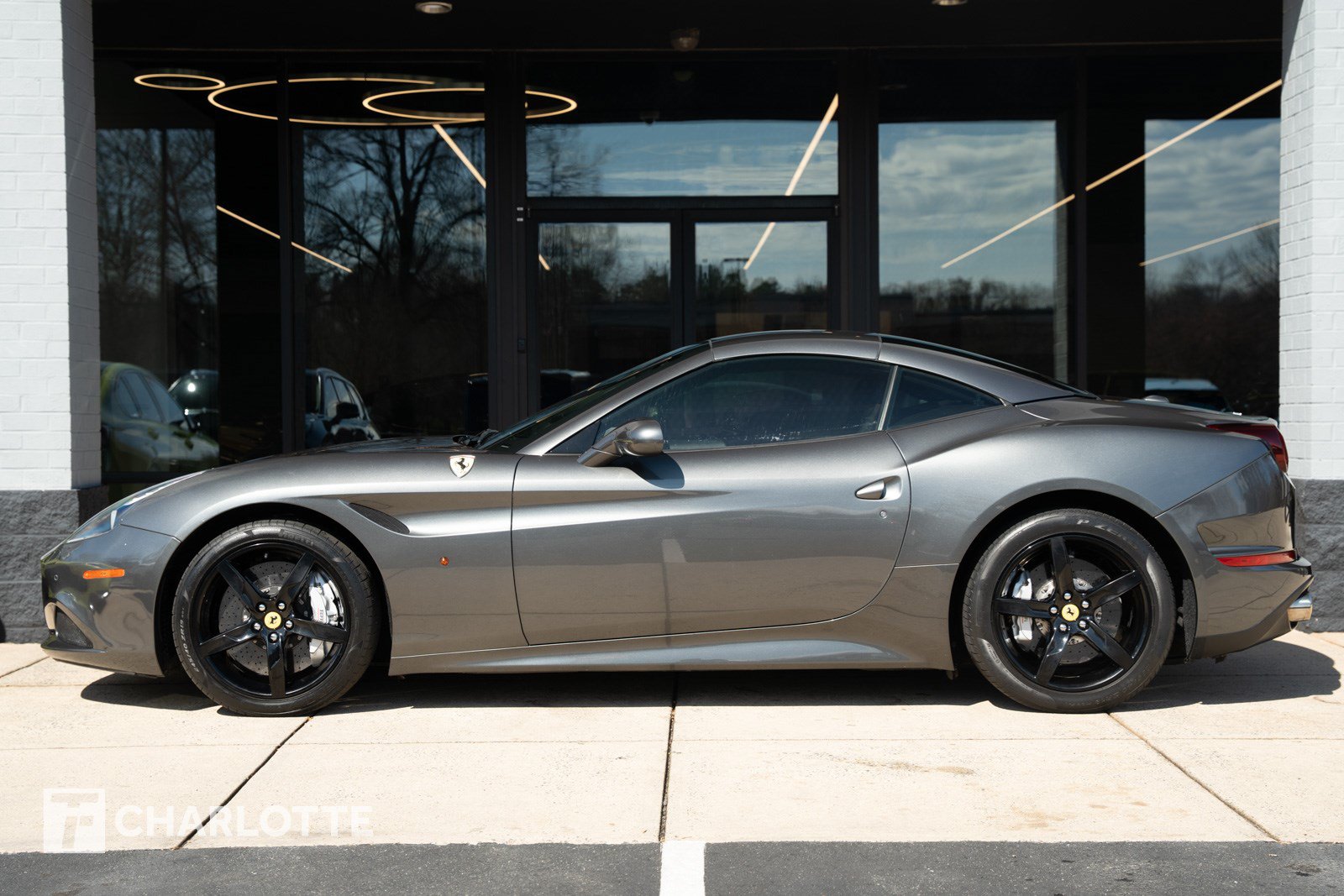 Used 2016 Ferrari California T RWD image 1