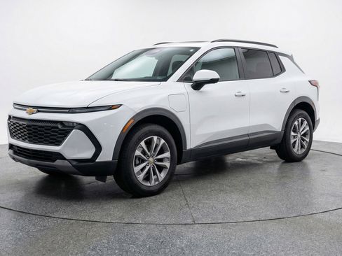 Used 2025 Chevrolet Equinox LT FWD image 3