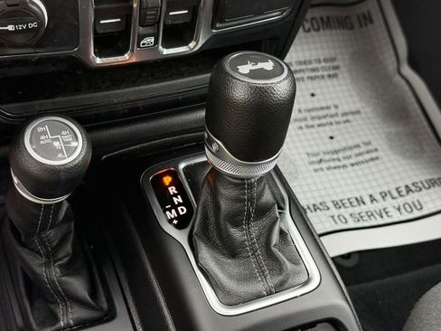 Used 2024 Jeep Wrangler Unlimited Sahara AWD/4WD image 18