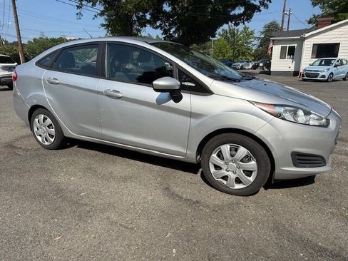 Used 2015 Ford Fiesta S image 3