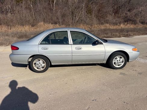 Used 2001 Ford Escort Sedan image 5