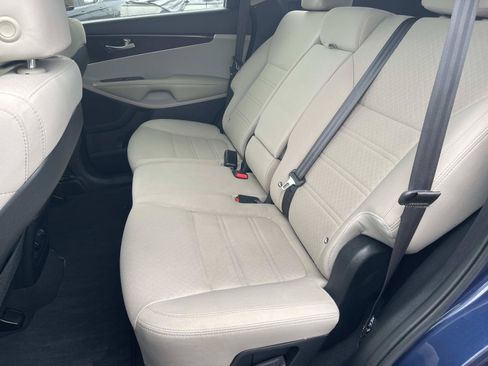 Used 2017 Kia Sorento FWD image 17
