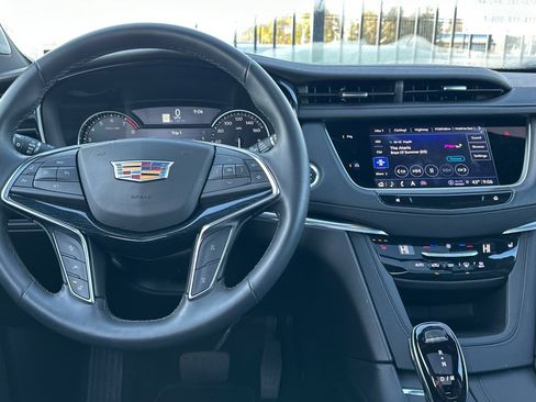 Used 2025 Cadillac XT5 Premium Luxury image 16