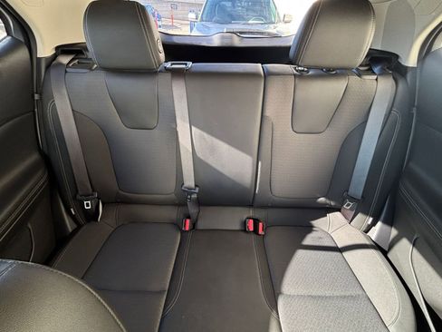 Used 2025 Buick Encore GX Preferred image 38