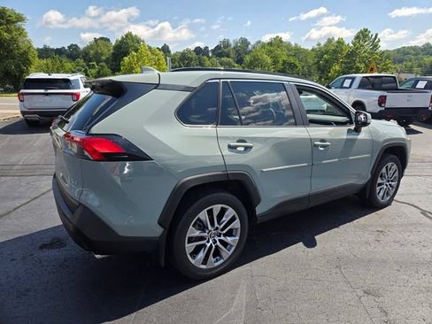 Used 2022 Toyota RAV4 XLE Premium AWD/4WD image 8