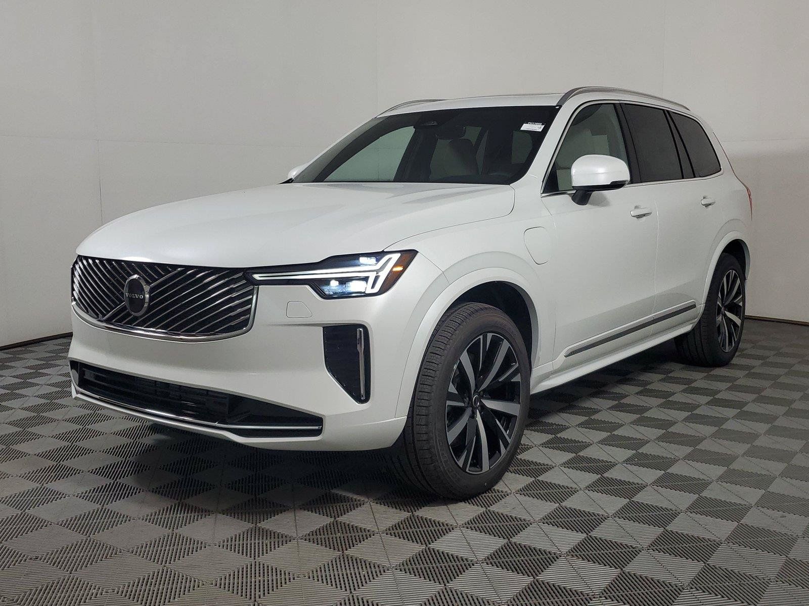 New 2026 Volvo XC90 T8 Core AWD/4WD image 3