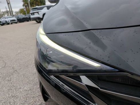 Used 2023 Hyundai Elantra Limited image 9