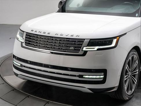 New 2025 Land Rover Range Rover Long Wheelbase Autobiography image 9