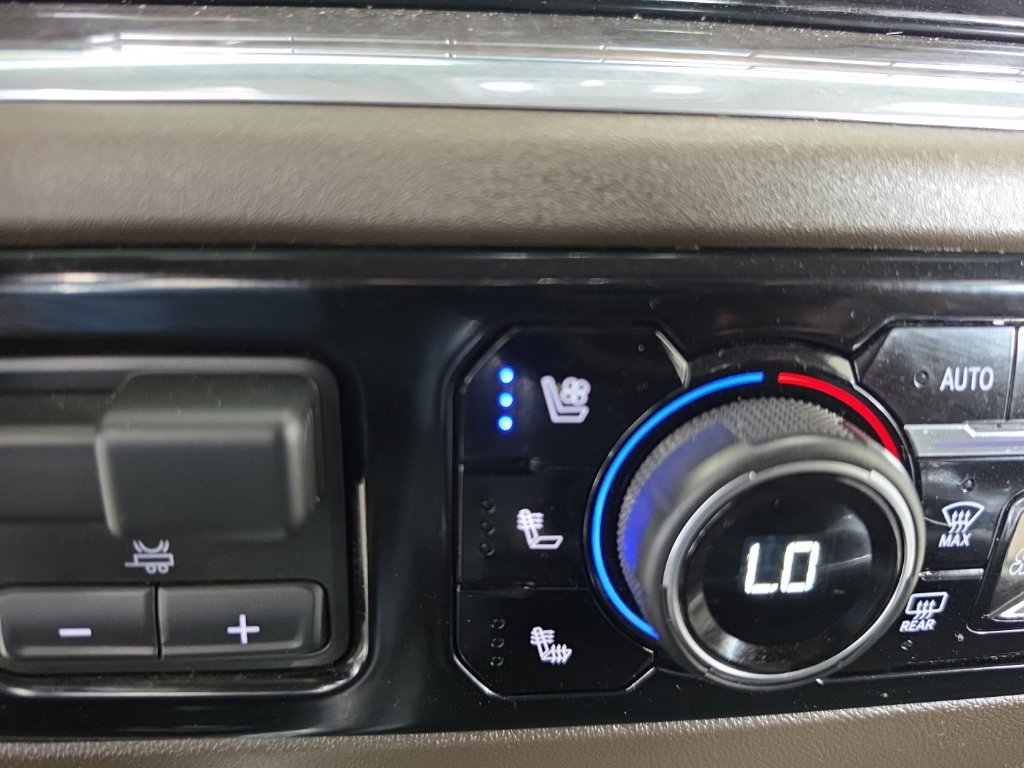 Used 2024 Chevrolet Silverado 3500 LTZ w/ LTZ Convenience Package AWD/4WD image 26