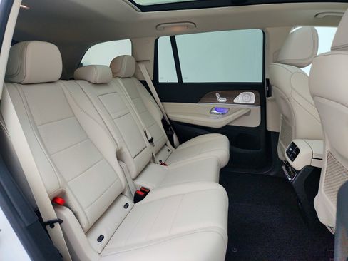 Certified 2025 Mercedes-Benz GLS 450 4MATIC image 22