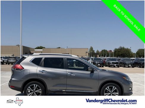 Used 2017 Nissan Rogue SL w/ SL Premium Package FWD image 3
