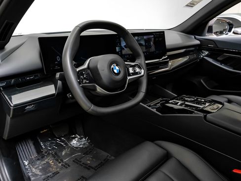 Used 2024 BMW 530i 530i image 3