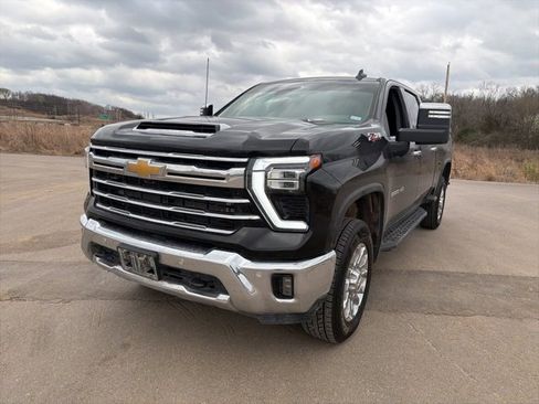 Used 2024 Chevrolet Silverado 2500 LTZ w/ LTZ Convenience Package image 13