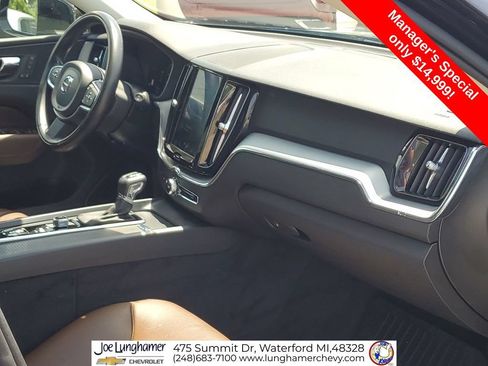 Used 2018 Volvo XC60 T5 Momentum w/ Convenience Package AWD/4WD image 28