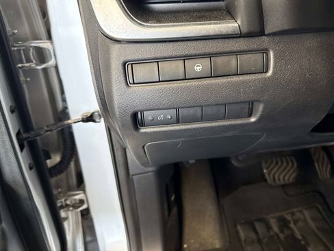 Used 2021 Nissan Rogue SV image 29