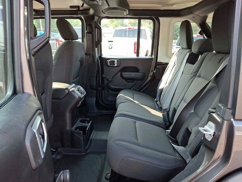 Used 2022 Jeep Wrangler Unlimited Sport AWD/4WD image 10