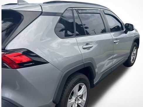 Used 2020 Toyota RAV4 XLE FWD image 3